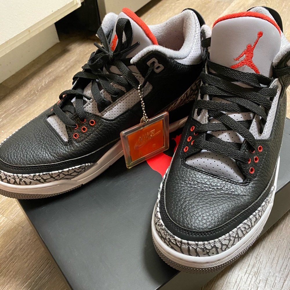 Air Jordan’s 3 OG black cement 2018 - Picture 1 of 7